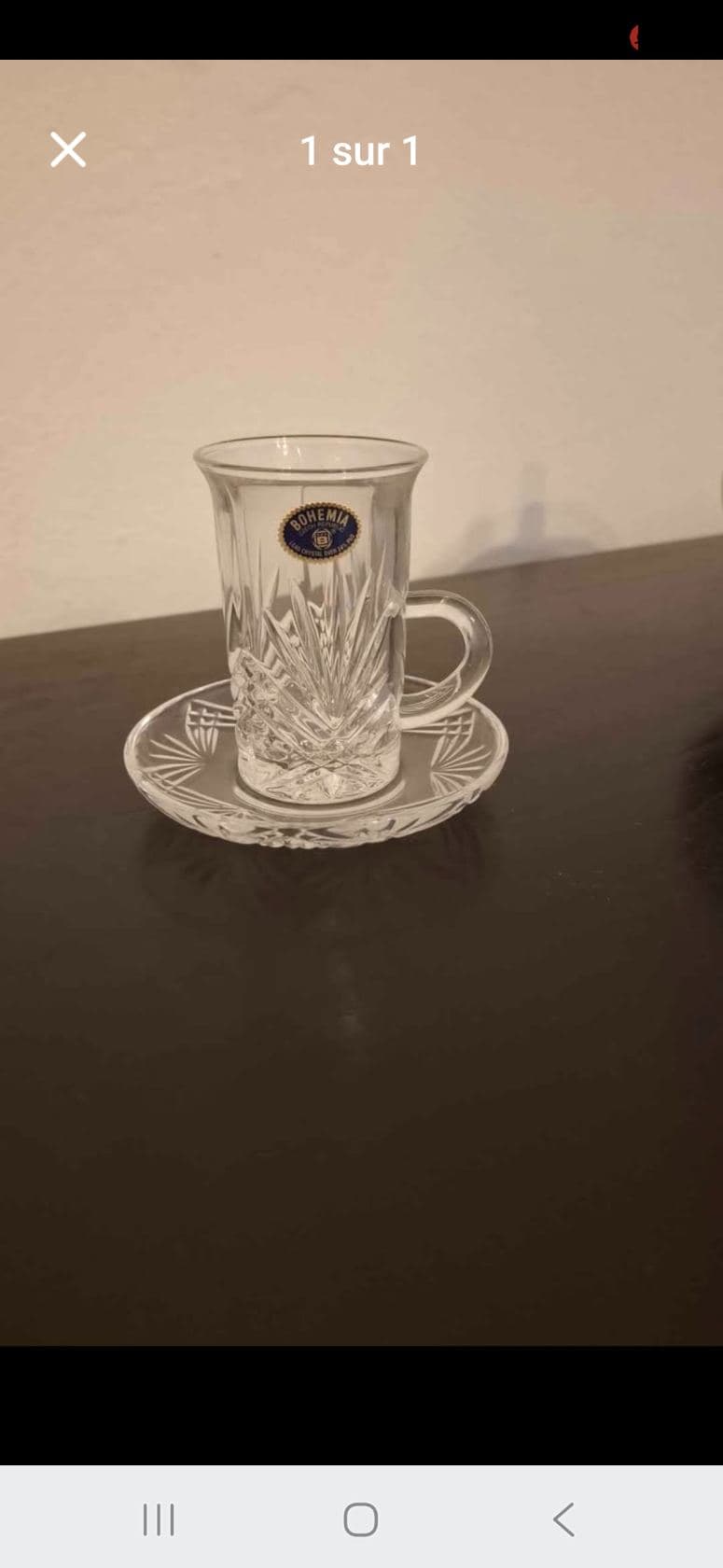 12verres de thé avec soucoupes