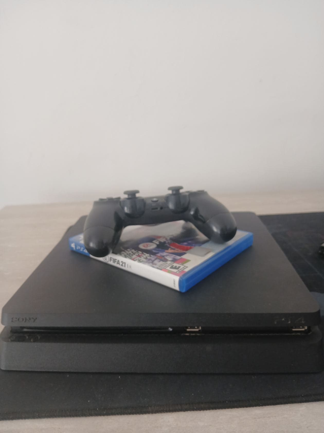 Ps4 slim+manette+cd fifa21