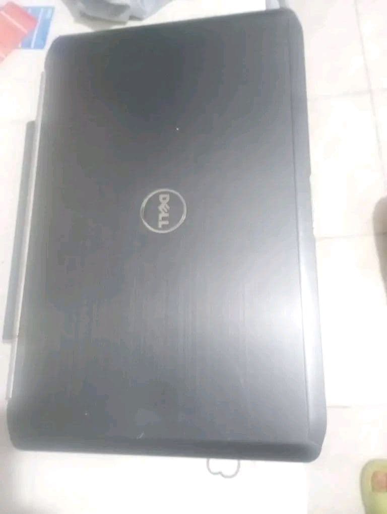 Ordinateur PC performant à vendre, processeur rapide, 16 Go de RAM, stockage SSD, parfait pour le tr